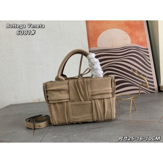 BOTTEGA VENETA Shoulder bag 2023FW Fall/Winter tracking included BOTTEGA VENETA Shoulder bag 2023FW Fall/Winter tracking included