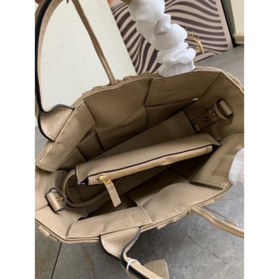 BOTTEGA VENETA Shoulder bag 2023FW Fall/Winter tracking included BOTTEGA VENETA Shoulder bag 2023FW Fall/Winter tracking included