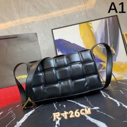 BOTTEGA VENETA Bottega Veneta Shoulder Bag 2023FW Trend Information