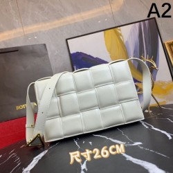 BOTTEGA VENETA Bottega Veneta Shoulder Bag 2023FW Trend Information