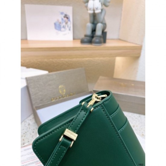 BVLGARI Bvlgari tote bag 2023FW with the latest advance stylish logo BVLGARI Bvlgari tote bag 2023FW with the latest advance stylish logo