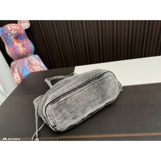 CELINE Tote Bag 2023FW The latest trend to enhance the autumn/winter mood CELINE Tote Bag 2023FW The latest trend to enhance the autumn/winter mood