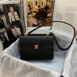 CHANEL Chanel shoulder bag 2023SS design with outstanding impact