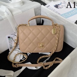 CHANEL Tote Bag 2023FW Gives the impression of a fashionable expert