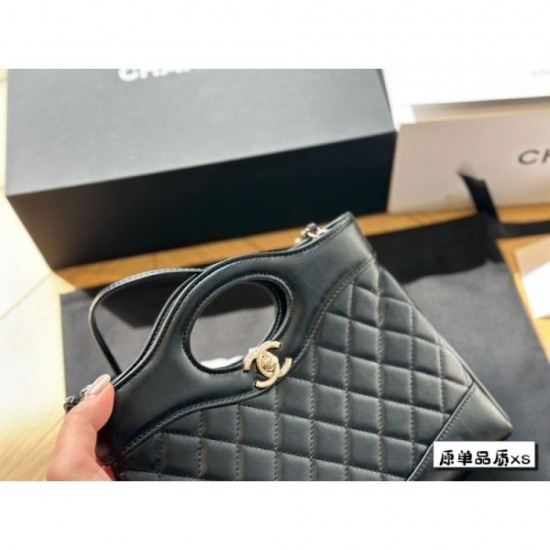 CHANEL Tote Bag 2023FW Stylish tips for any outfit CHANEL Tote Bag 2023FW Stylish tips for any outfit