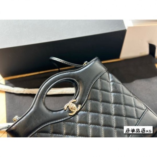 CHANEL Tote Bag 2023FW Stylish tips for any outfit CHANEL Tote Bag 2023FW Stylish tips for any outfit