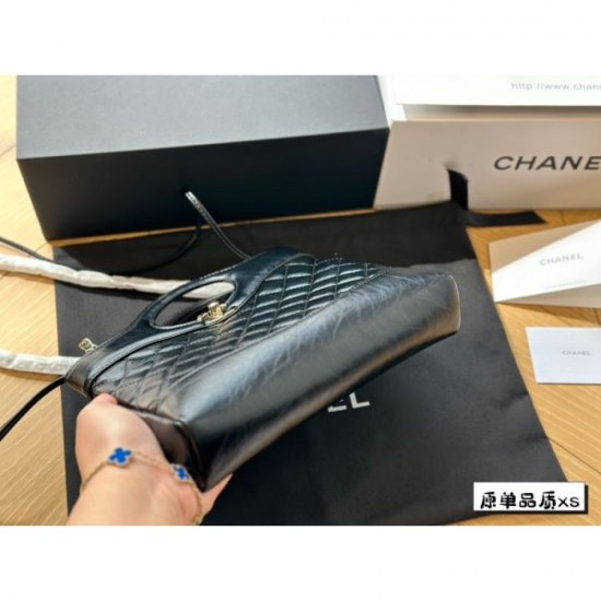 CHANEL Tote Bag 2023FW Stylish tips for any outfit CHANEL Tote Bag 2023FW Stylish tips for any outfit