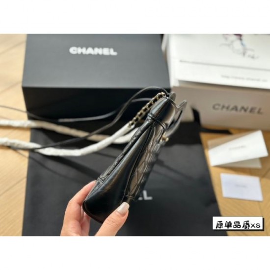 CHANEL Tote Bag 2023FW Stylish tips for any outfit CHANEL Tote Bag 2023FW Stylish tips for any outfit