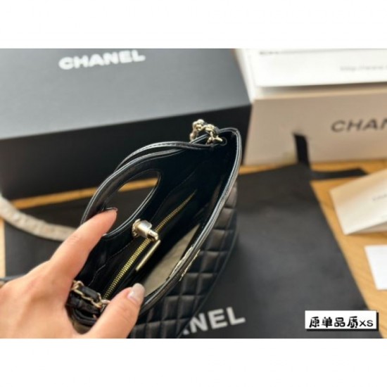 CHANEL Tote Bag 2023FW Stylish tips for any outfit CHANEL Tote Bag 2023FW Stylish tips for any outfit