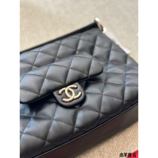 CHANEL CHANEL tote bag 2023FW New item for this fall that creates a relaxed feeling for adults CHANEL CHANEL tote bag 2023FW New item for this fall that creates a relaxed feeling for adults