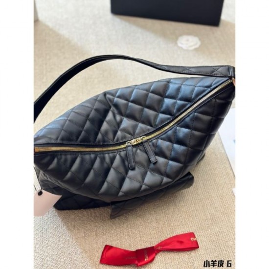 CHANEL CHANEL tote bag 2023FW New item for this fall that creates a relaxed feeling for adults CHANEL CHANEL tote bag 2023FW New item for this fall that creates a relaxed feeling for adults