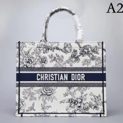 2023SS DIOR Dior Tote bag that is sure to be a big success this year