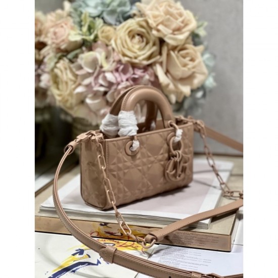 2023SS DIOR Dior style tote bag full of charm 2023SS DIOR Dior style tote bag full of charm