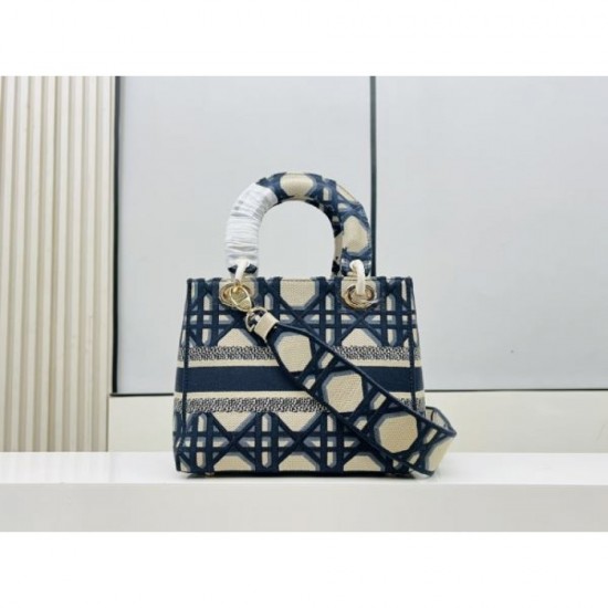 DIOR Dior tote bag 2023FW Sold out item Will definitely be a hit in the fall DIOR Dior tote bag 2023FW Sold out item Will definitely be a hit in the fall