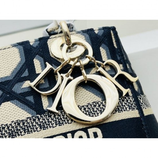 DIOR Dior tote bag 2023FW Sold out item Will definitely be a hit in the fall DIOR Dior tote bag 2023FW Sold out item Will definitely be a hit in the fall
