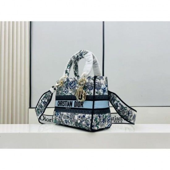 DIOR Tote bag 2023FW Recommended brands that are not in stock DIOR Tote bag 2023FW Recommended brands that are not in stock