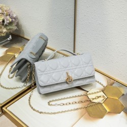 DIOR Shoulder bag 2023FW A mature style is completed