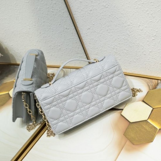 DIOR Shoulder bag 2023FW A mature style is completed DIOR Shoulder bag 2023FW A mature style is completed