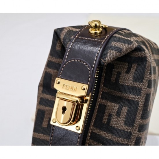 FENDI Fendi Tote Bag 2023SS New item this summer that you can't miss FENDI Fendi Tote Bag 2023SS New item this summer that you can't miss