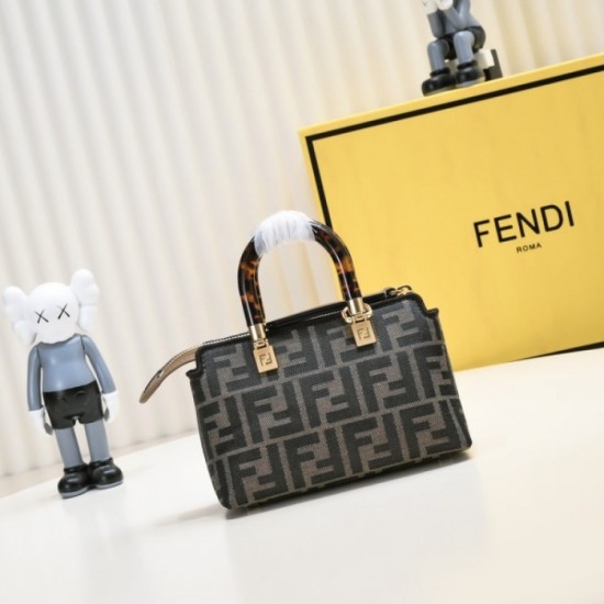 FENDI Fendi Tote Bag 2023SS At the cutting edge of trends FENDI Fendi Tote Bag 2023SS At the cutting edge of trends