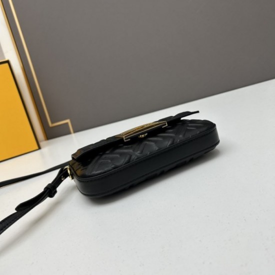 FENDI Fendi shoulder bag 2023SS summer new work to keep an eye on FENDI Fendi shoulder bag 2023SS summer new work to keep an eye on