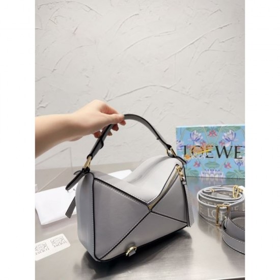 LOEWE Tote Bag 2023FW Recommended items necessary for fall and winter LOEWE Tote Bag 2023FW Recommended items necessary for fall and winter