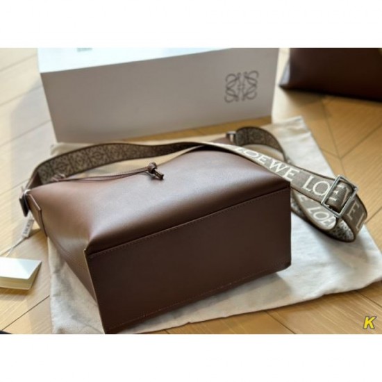 LOEWE Tote Bag 2023FW Recommended tops for fall and winter LOEWE Tote Bag 2023FW Recommended tops for fall and winter