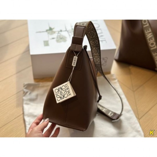 LOEWE Tote Bag 2023FW Recommended tops for fall and winter LOEWE Tote Bag 2023FW Recommended tops for fall and winter