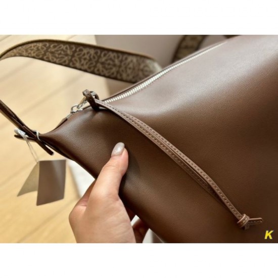 LOEWE Tote Bag 2023FW Recommended tops for fall and winter LOEWE Tote Bag 2023FW Recommended tops for fall and winter