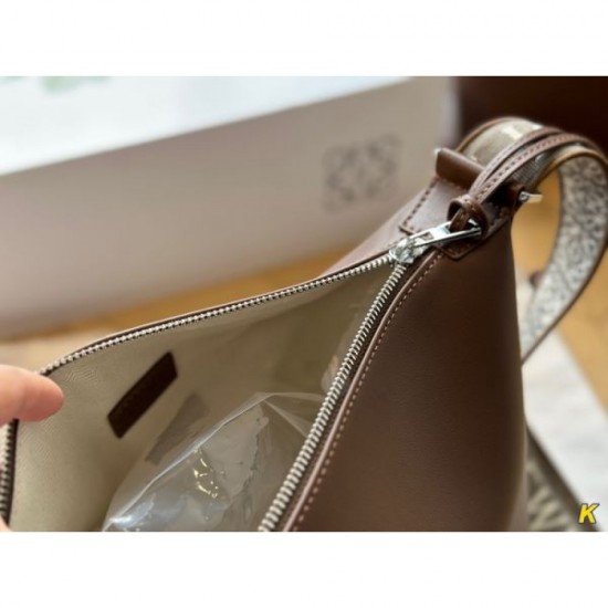 LOEWE Tote Bag 2023FW Recommended tops for fall and winter LOEWE Tote Bag 2023FW Recommended tops for fall and winter