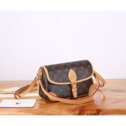 LOUIS VUITTON Shoulder bag 2023FW Great success in autumn