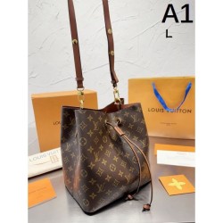 LOUIS VUITTON Shoulder Bag 2023FW Featured No.1