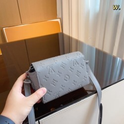 LOUIS VUITTON Shoulder Bag 2023FW Surprising Price