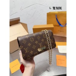 LOUIS VUITTON Shoulder Bag 2023FW Hot Topic