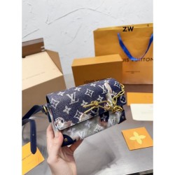 LOUIS VUITTON Shoulder bag 2023FW Sold out in Japan