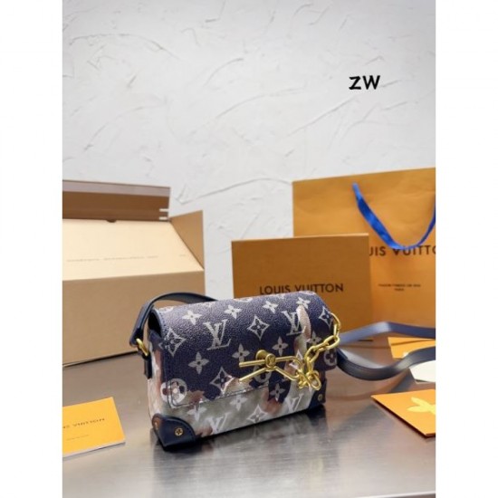 LOUIS VUITTON Shoulder bag 2023FW Sold out in Japan LOUIS VUITTON Shoulder bag 2023FW Sold out in Japan