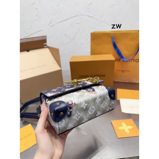 LOUIS VUITTON Shoulder bag 2023FW Sold out in Japan LOUIS VUITTON Shoulder bag 2023FW Sold out in Japan