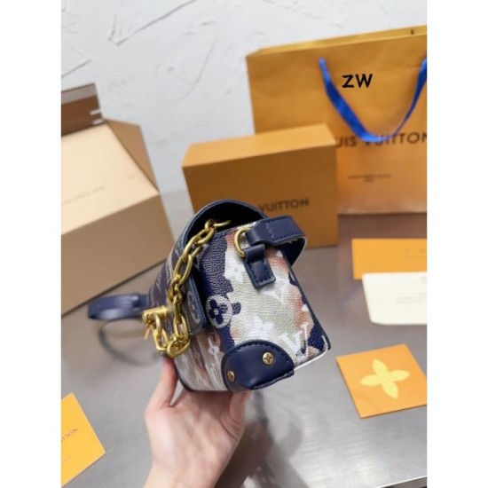 LOUIS VUITTON Shoulder bag 2023FW Sold out in Japan LOUIS VUITTON Shoulder bag 2023FW Sold out in Japan