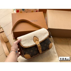 LOUIS VUITTON Louis Vuitton tote bag 2023FW advance arrival