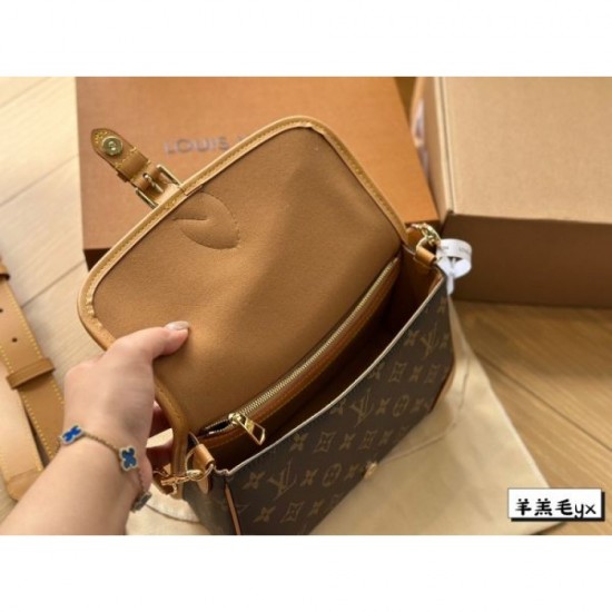 LOUIS VUITTON Louis Vuitton tote bag 2023FW advance arrival LOUIS VUITTON Louis Vuitton tote bag 2023FW advance arrival