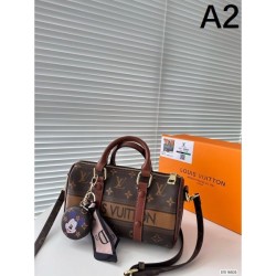 LOUIS VUITTON Louis Vuitton tote bag 2023FW magazine publication