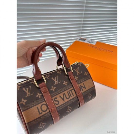 LOUIS VUITTON Louis Vuitton tote bag 2023FW magazine publication LOUIS VUITTON Louis Vuitton tote bag 2023FW magazine publication
