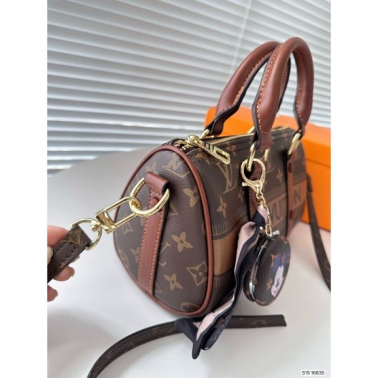 LOUIS VUITTON Louis Vuitton tote bag 2023FW magazine publication LOUIS VUITTON Louis Vuitton tote bag 2023FW magazine publication