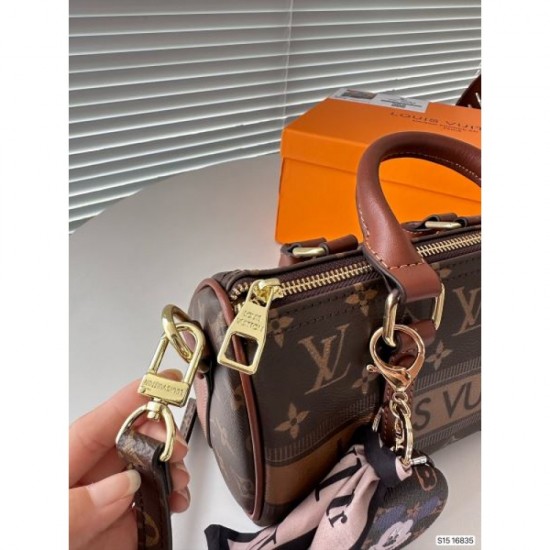 LOUIS VUITTON Louis Vuitton tote bag 2023FW magazine publication LOUIS VUITTON Louis Vuitton tote bag 2023FW magazine publication