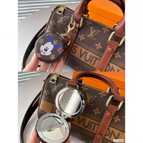 LOUIS VUITTON Louis Vuitton tote bag 2023FW magazine publication LOUIS VUITTON Louis Vuitton tote bag 2023FW magazine publication