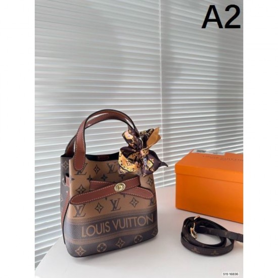 LOUIS VUITTON Louis Vuitton tote bag 2023FW before sold out LOUIS VUITTON Louis Vuitton tote bag 2023FW before sold out