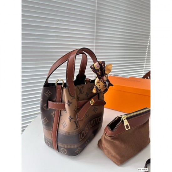 LOUIS VUITTON Louis Vuitton tote bag 2023FW before sold out LOUIS VUITTON Louis Vuitton tote bag 2023FW before sold out