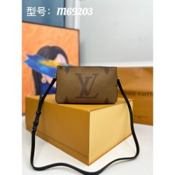 LOUIS VUITTON Shoulder bag 2023FW I definitely want this winter