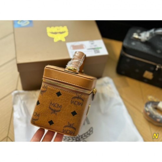 MCM Tote Bag 2023FW Recommended for fall/winter wear MCM Tote Bag 2023FW Recommended for fall/winter wear