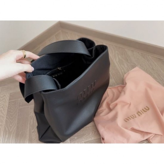 MIU MIU Tote bag 2023FW Excellent trendy feeling MIU MIU Tote bag 2023FW Excellent trendy feeling